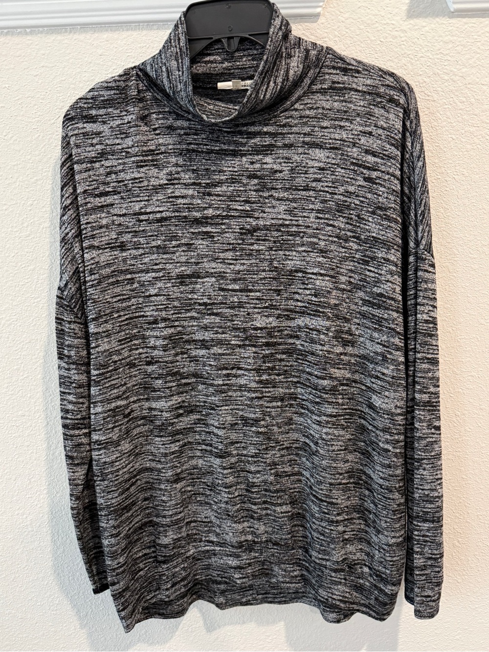 Wilfred Women’s Black and Gray Marled Turtleneck Sweater